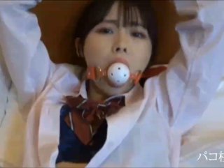 极品小妞【我是小唯】最新真空诱惑，这胸是真的极品啊，软软肉肉的，舒服度可想而知，唐代服饰艳舞勾引
